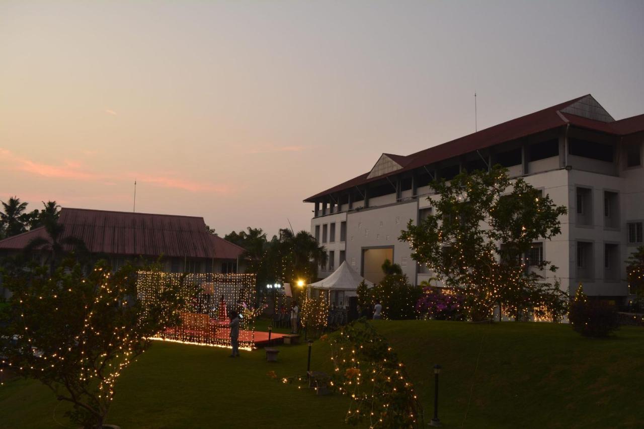 Hotel Angamaly Convention Centre Kochi Exterior foto