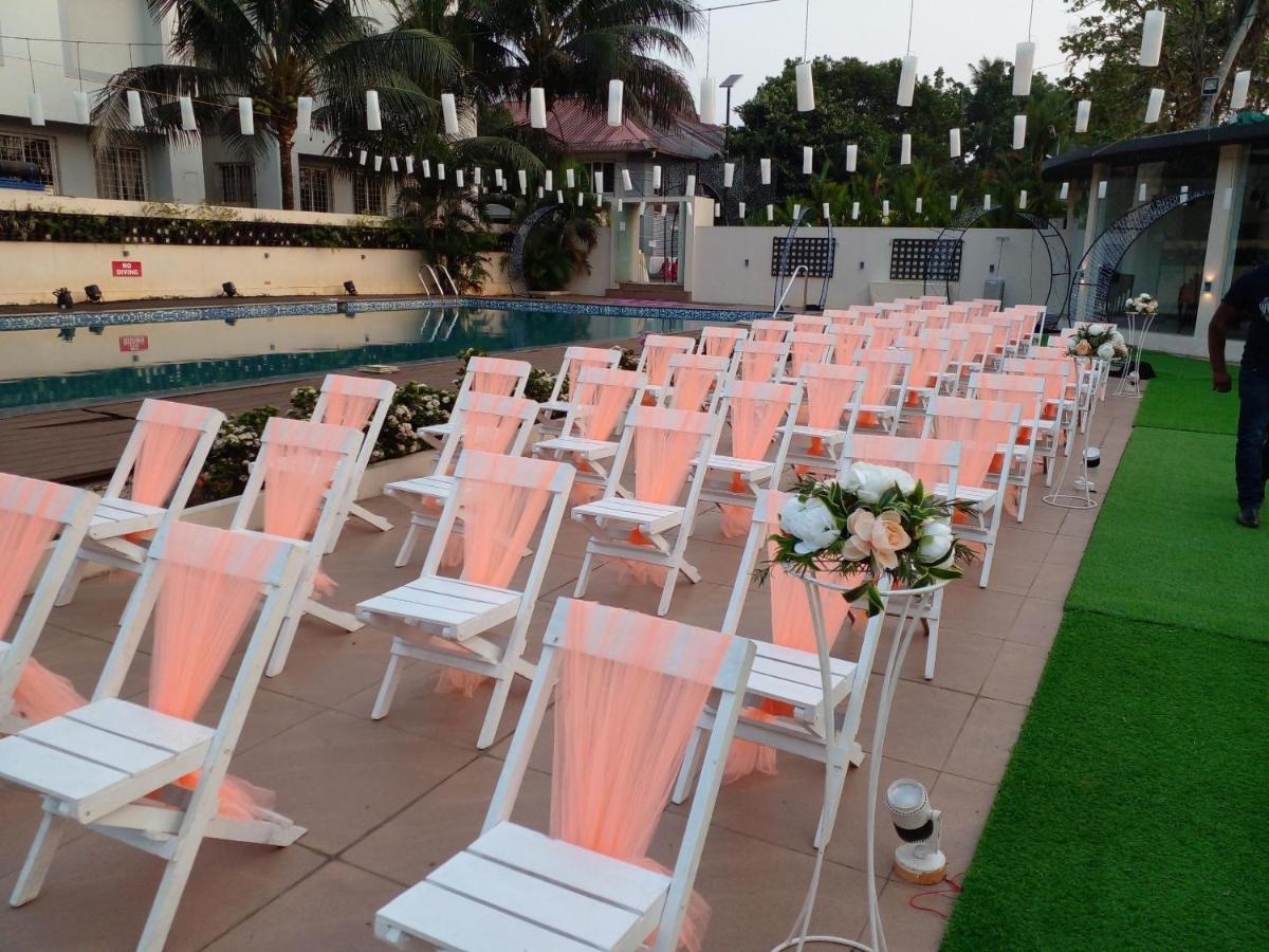 Hotel Angamaly Convention Centre Kochi Exterior foto